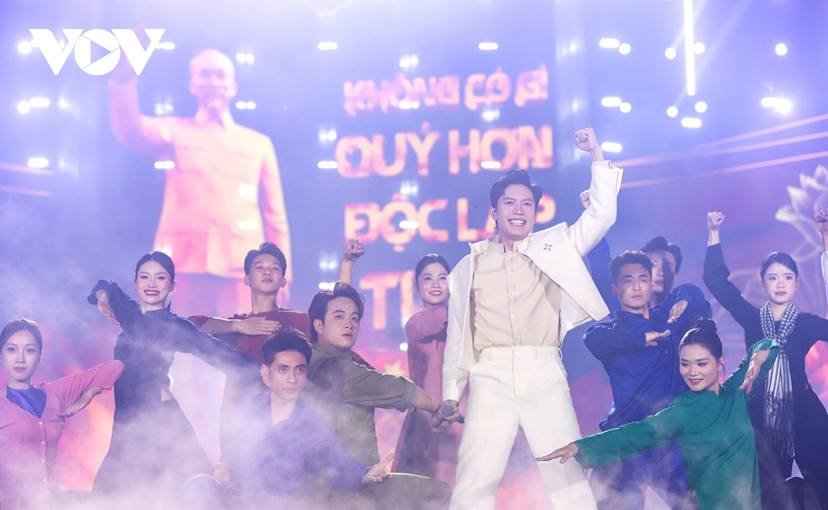 50.000 khán giả Quảng Ninh hoà ca mừng thành công Đại hội XIV của Đảng