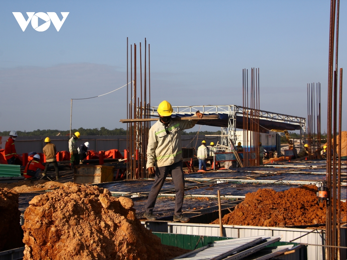 Rộn ràng ngày đầu năm 2026 trên các công trình trọng điểm tỉnh Quảng Trị