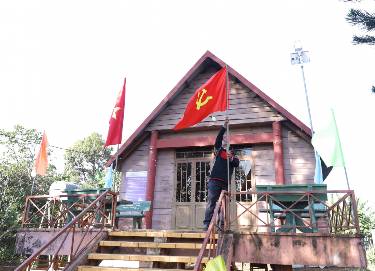 ba con cac buon lang Dak lak doan ket, dong thuan huong ve Dai hoi xiv cua Dang hinh anh 1