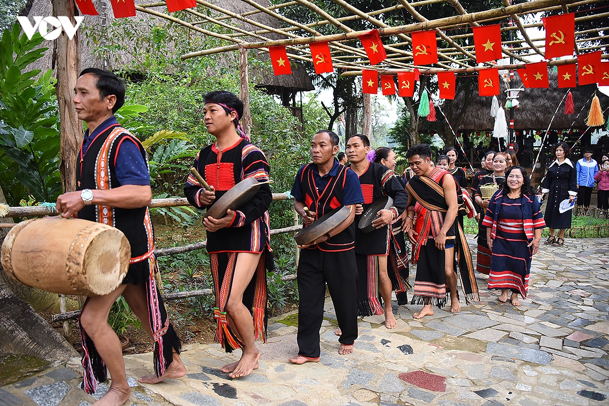 Dac sac le cuoi cua dong bao cac dan toc tay nguyen hinh anh 2
