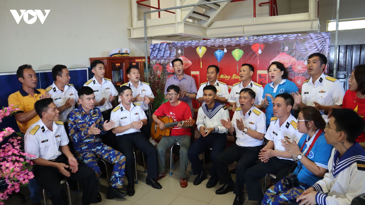 mua xuan tren nhung cot moc giua trung khoi hinh anh 9