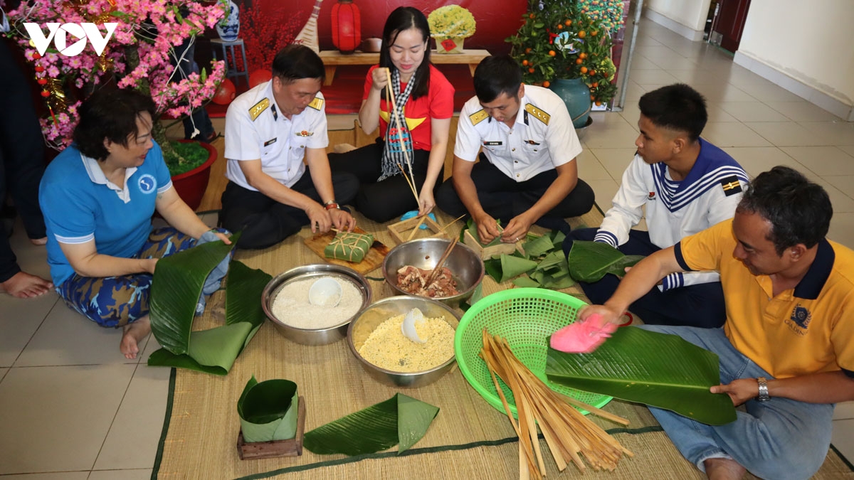 mua xuan tren nhung cot moc giua trung khoi hinh anh 5