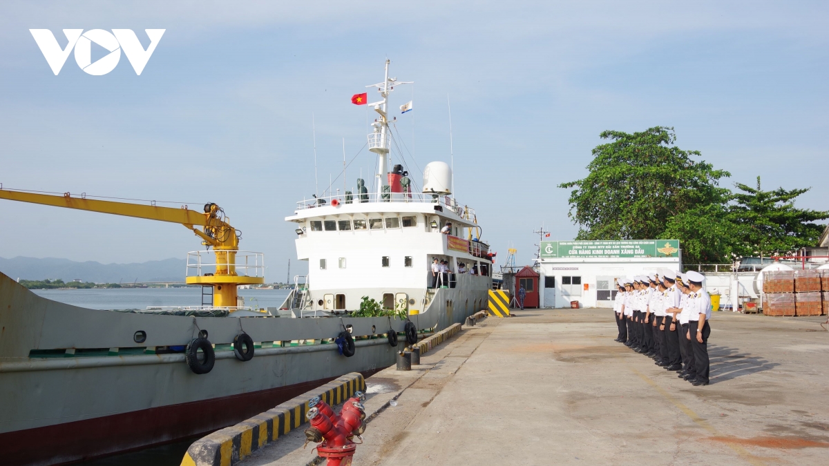 hai doan 129 tham va chuc tet quan dan dac khu truong sa hinh anh 4