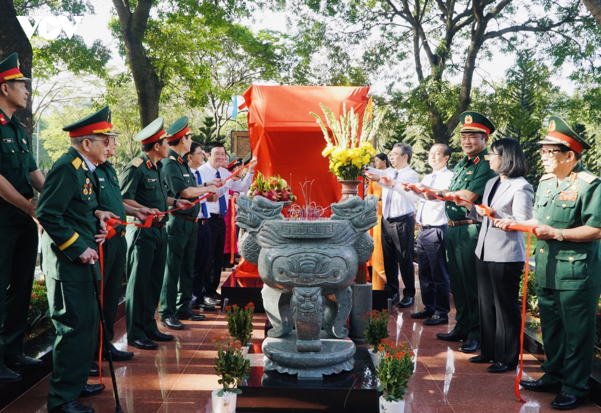 khanh thanh bia tuong niem can bo, chien si biet dong sai gon - gia Dinh hinh anh 1