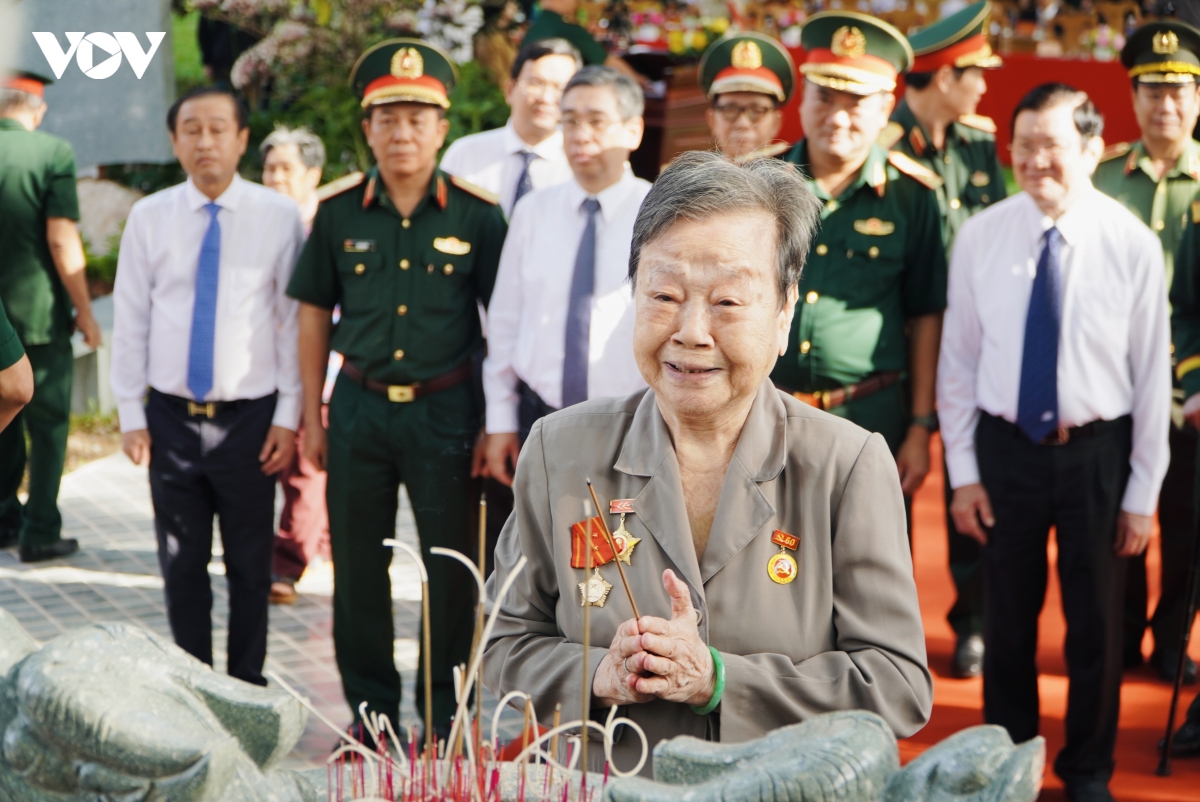 khanh thanh bia tuong niem can bo, chien si biet dong sai gon - gia Dinh hinh anh 4
