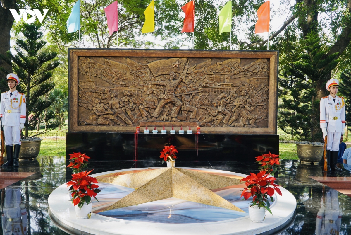 khanh thanh bia tuong niem can bo, chien si biet dong sai gon - gia Dinh hinh anh 2