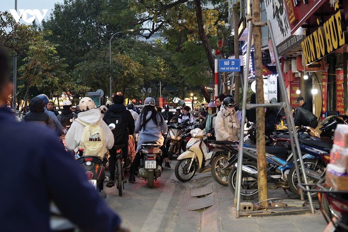 ho xa Dan hang an tran via he, xe co chiem long duong hinh anh 5