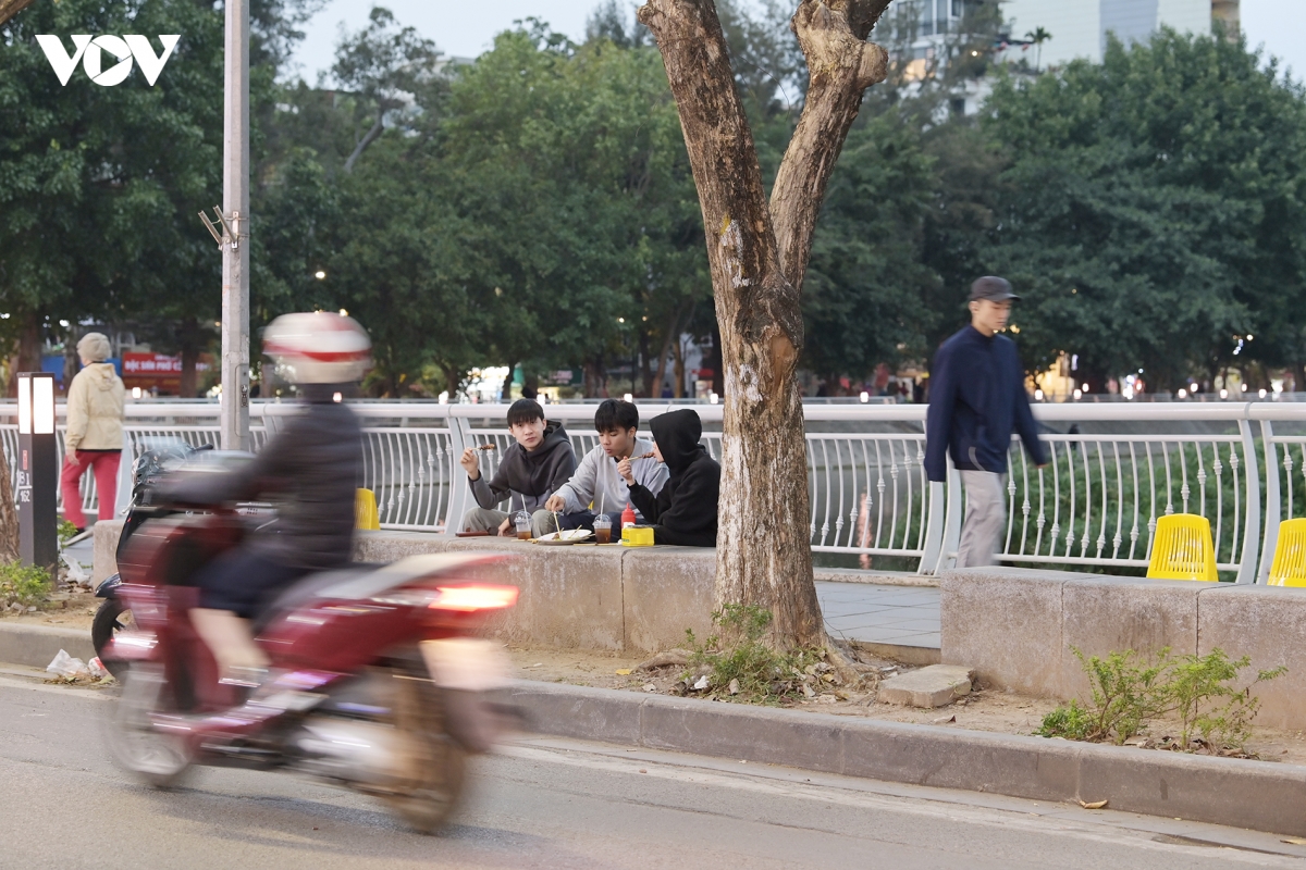 ho xa Dan hang an tran via he, xe co chiem long duong hinh anh 11