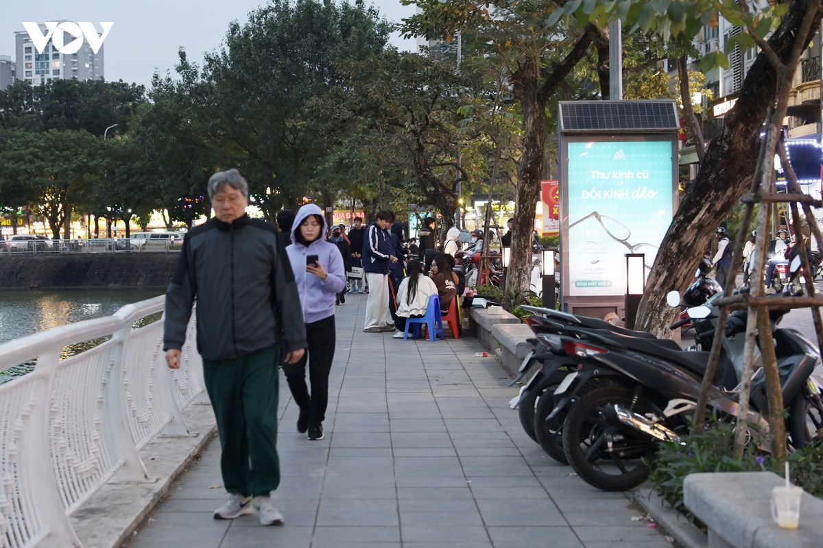 ho xa Dan hang an tran via he, xe co chiem long duong hinh anh 3