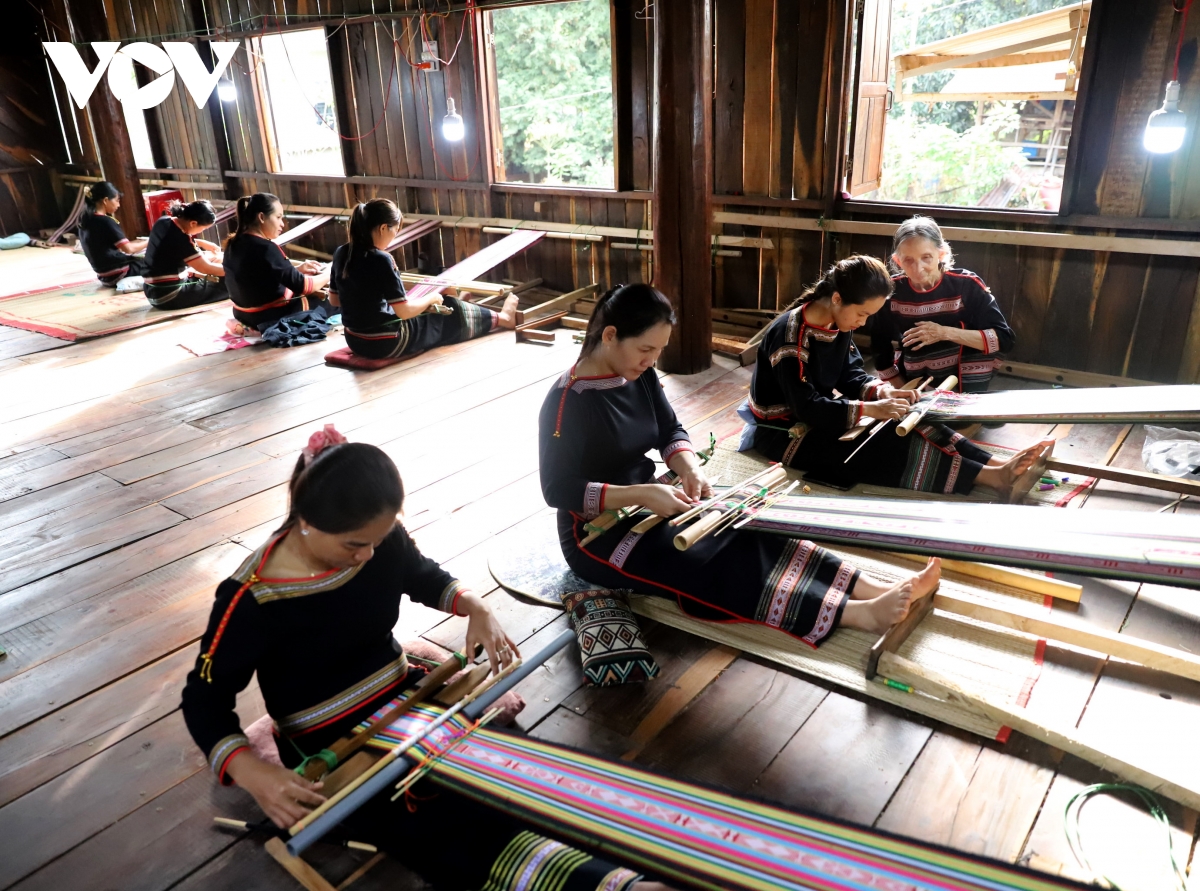 tu Dai hoi xiv, Dak lak thuc day giam ngheo ben vung o co so hinh anh 3