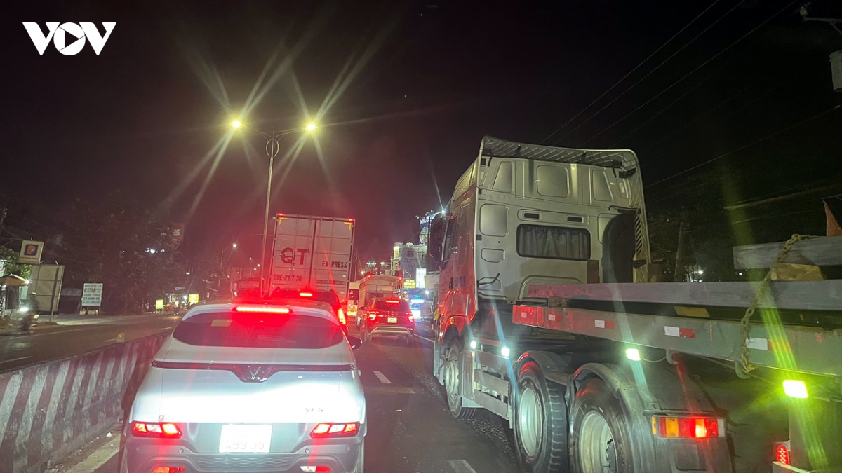 sau nghi tet duong lich, un u giao thong tai nga tu Dong tam Dong thap hinh anh 1
