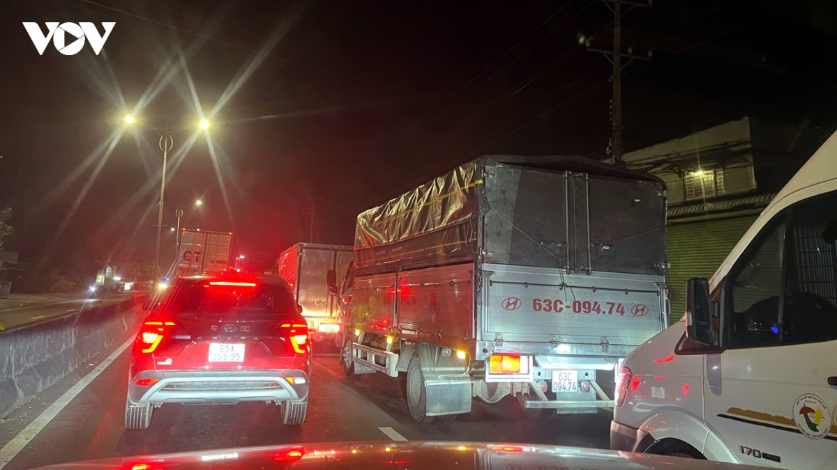 sau nghi tet duong lich, un u giao thong tai nga tu Dong tam Dong thap hinh anh 2