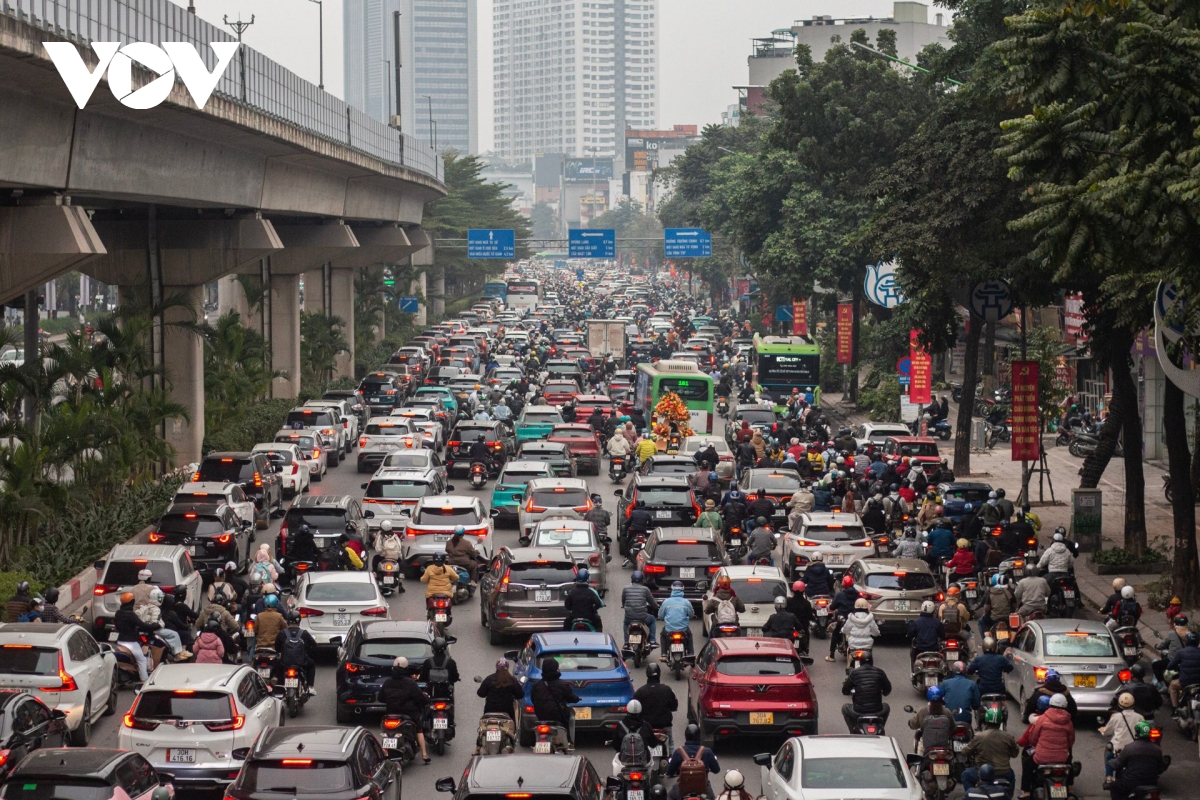 luu luong giao thong ha noi tang sau ky nghi tet, hang loat tuyen duong un tac hinh anh 1