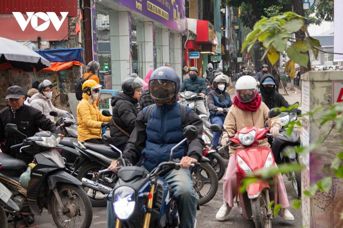 luu luong giao thong ha noi tang sau ky nghi tet, hang loat tuyen duong un tac hinh anh 13
