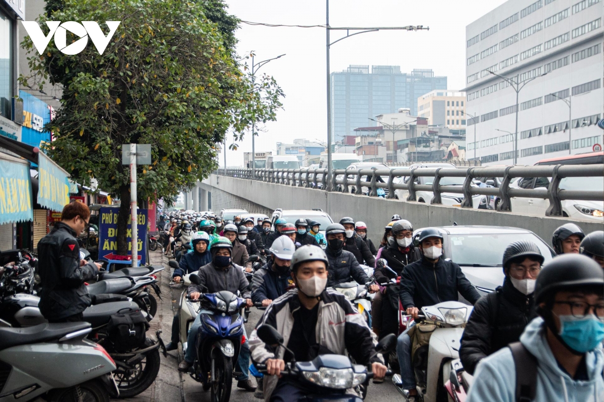 luu luong giao thong ha noi tang sau ky nghi tet, hang loat tuyen duong un tac hinh anh 4