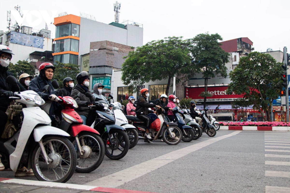 luu luong giao thong ha noi tang sau ky nghi tet, hang loat tuyen duong un tac hinh anh 11