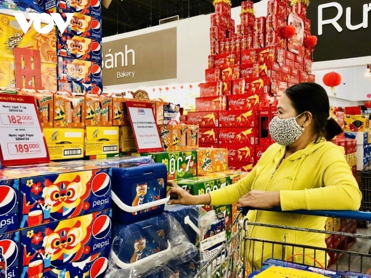 HCM City moves to curb price spikes, goods shortages during Tet