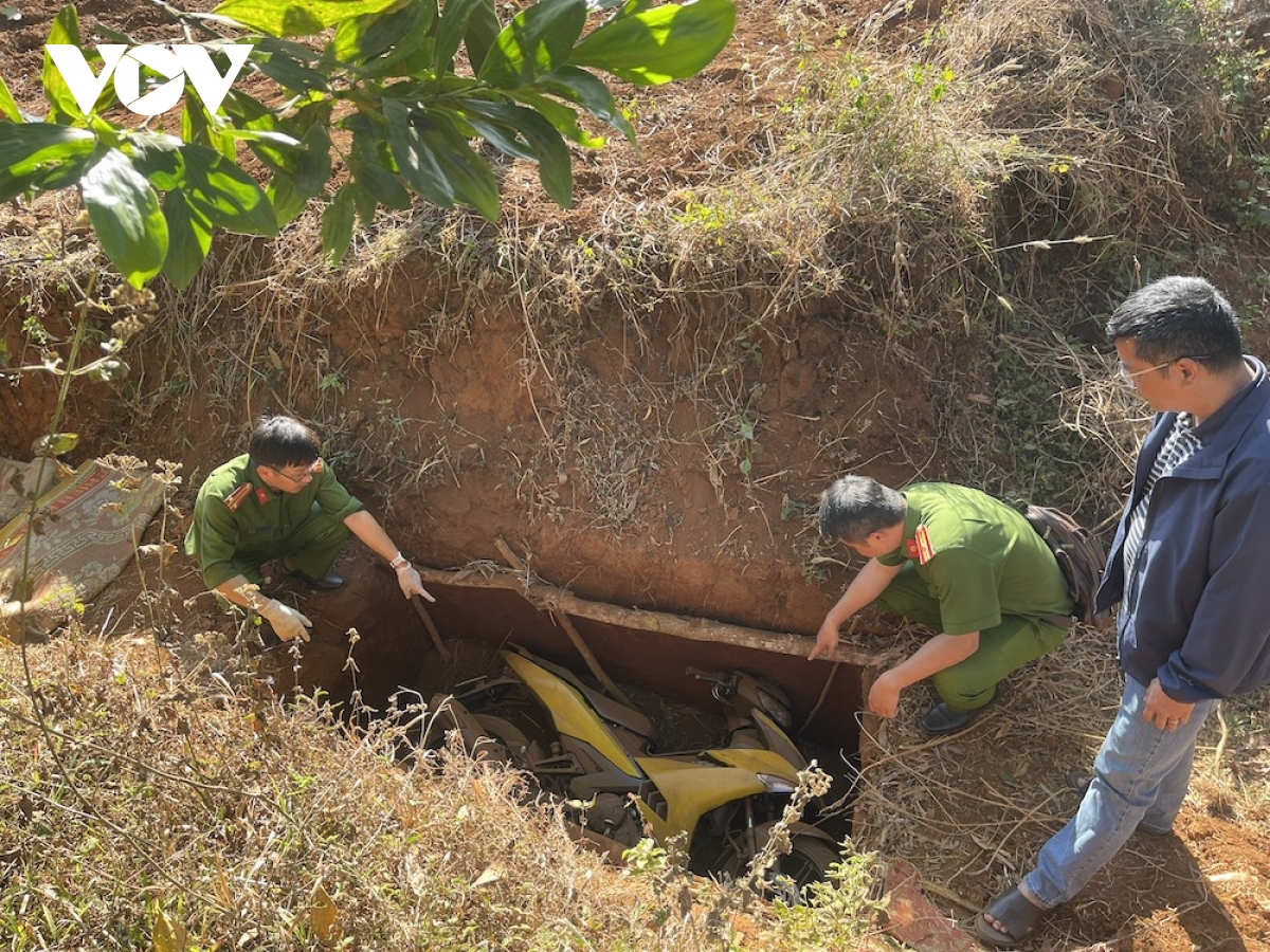 hien truong chon giau xe may dung gay an trong vu cuop ngan hang o gia lai hinh anh 2