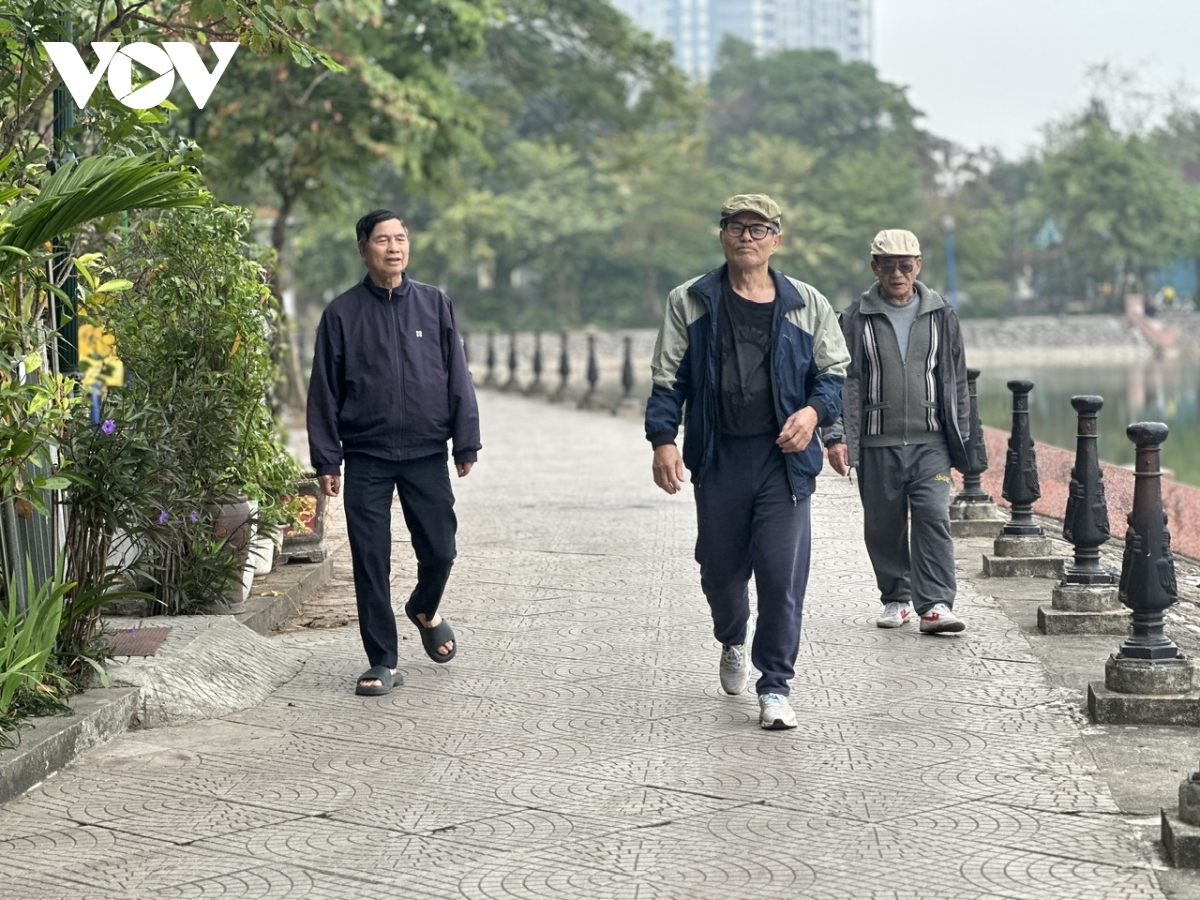 Hồ Cần bị lấn chiếm kinh doanh làm vườn rau không gian công cộng xuống cấp