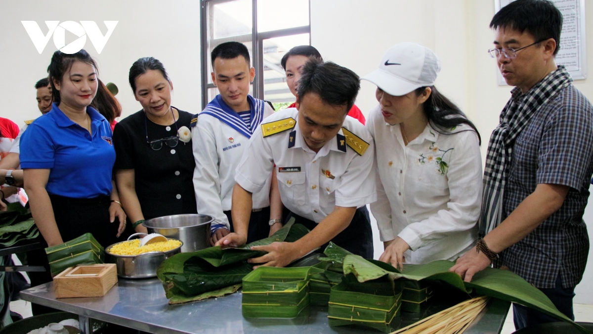 can bo, chien si, nguoi dan bien dao tay nam gui tron niem tin ve Dai hoi xiv hinh anh 3