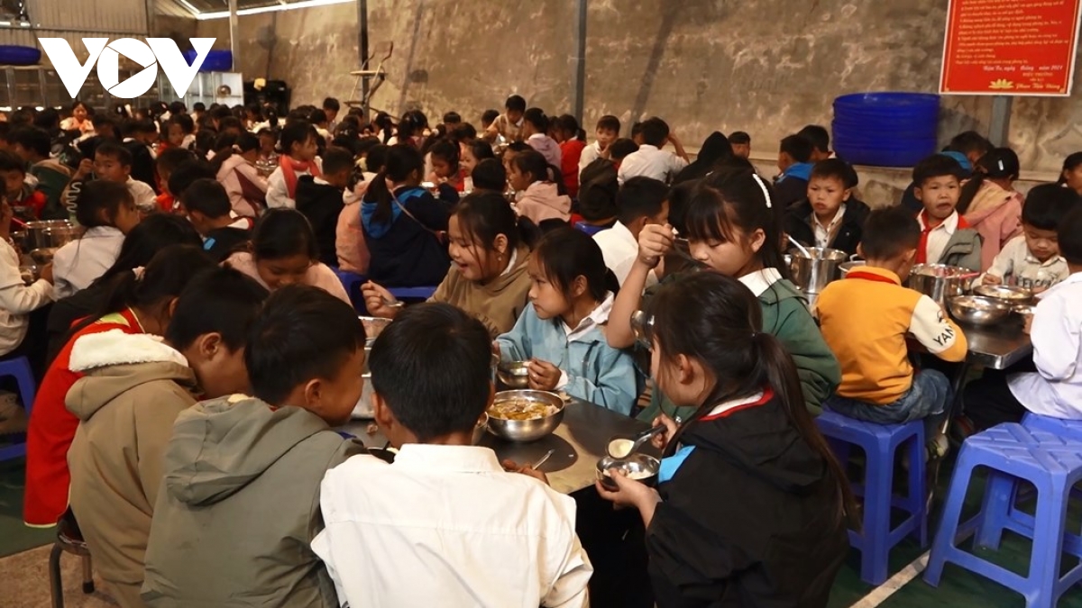 nghi dinh 339 bua an trua am long, thap them niem tin cho hoc sinh vung bien hinh anh 4