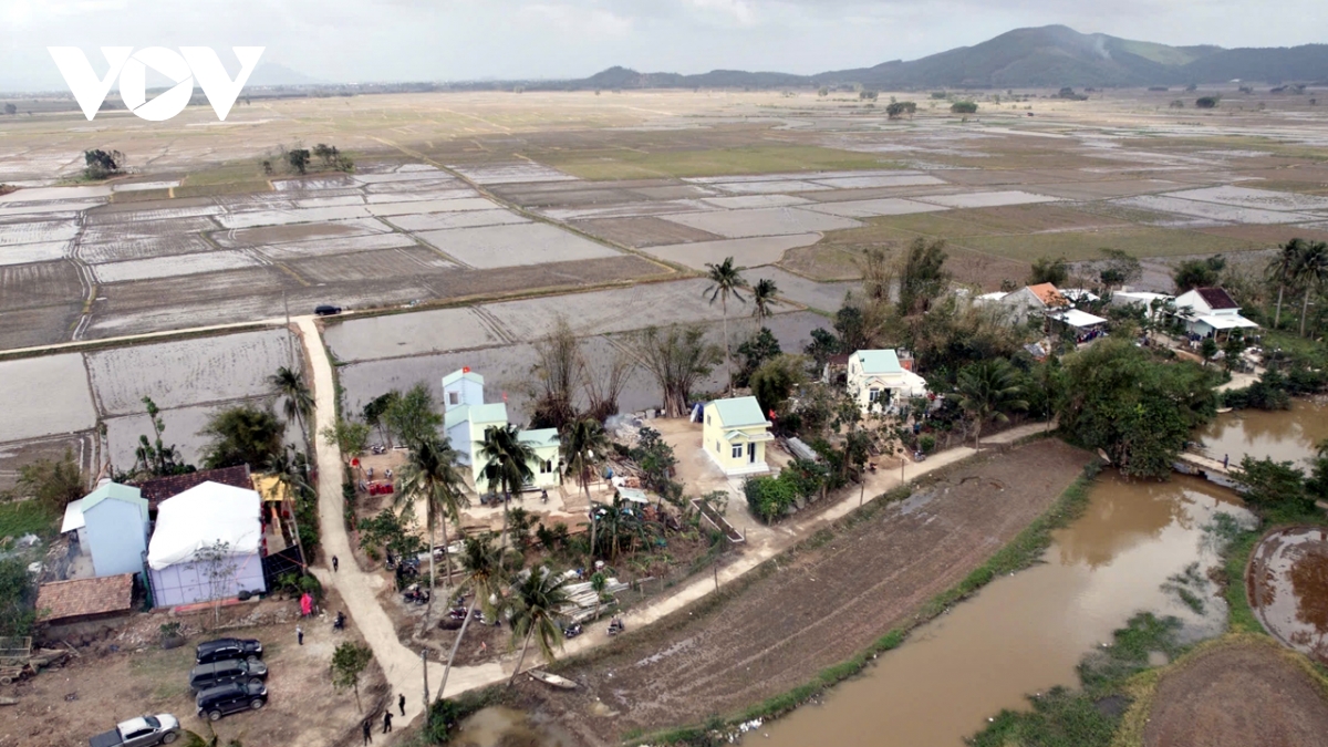 Những mái nhà xanh đang hồi sinh vùng lũ Hoà Thịnh