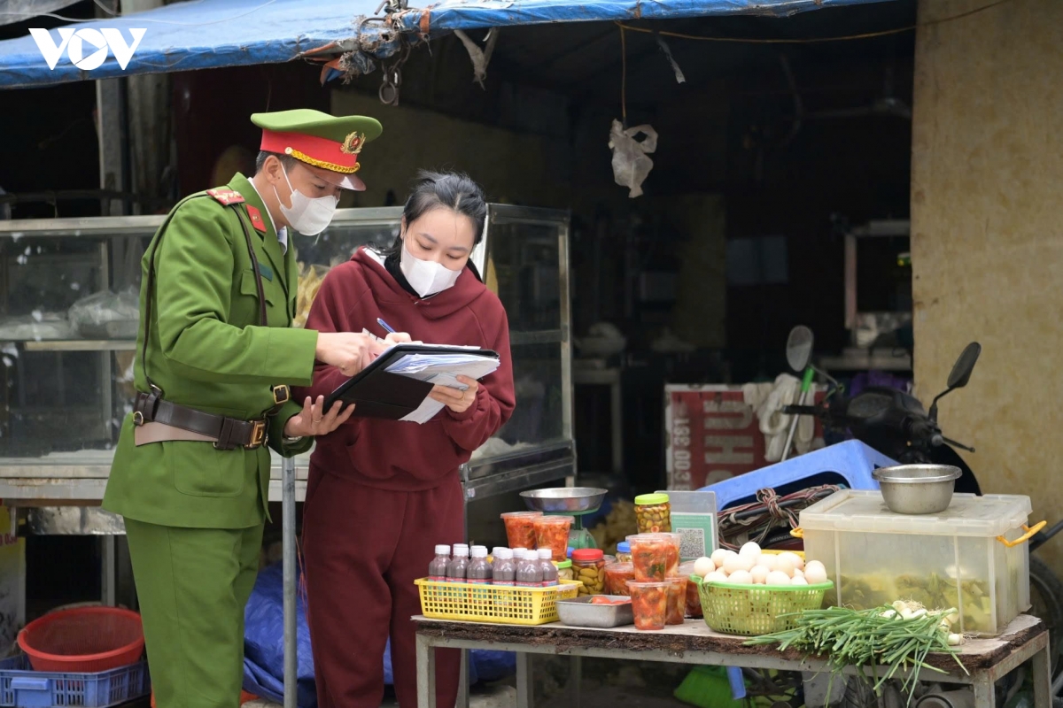 cho coc, cho tam o ha noi truoc ngay xu ly dut diem 30 1 hinh anh 10