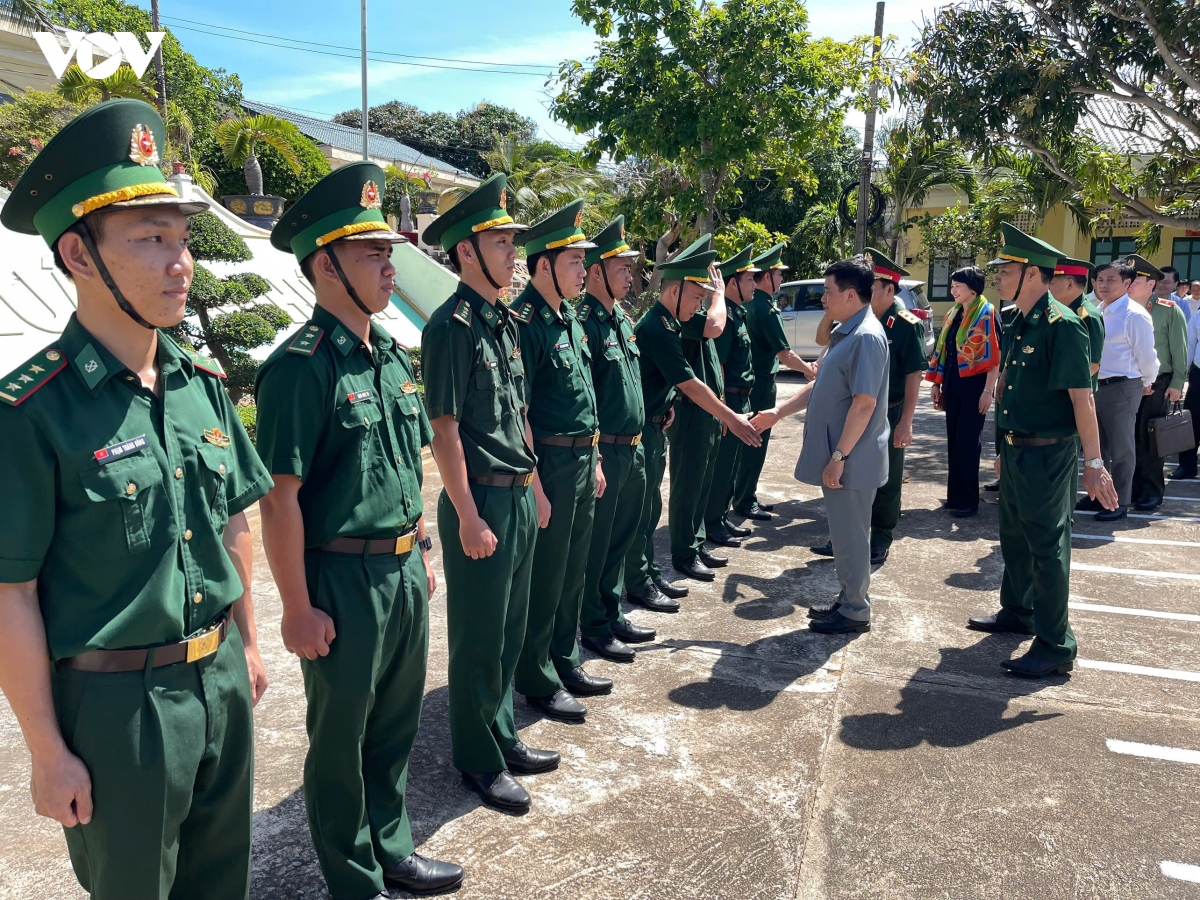 bi thu tinh uy lam Dong tham, chuc tet tai Dac khu phu quy hinh anh 1