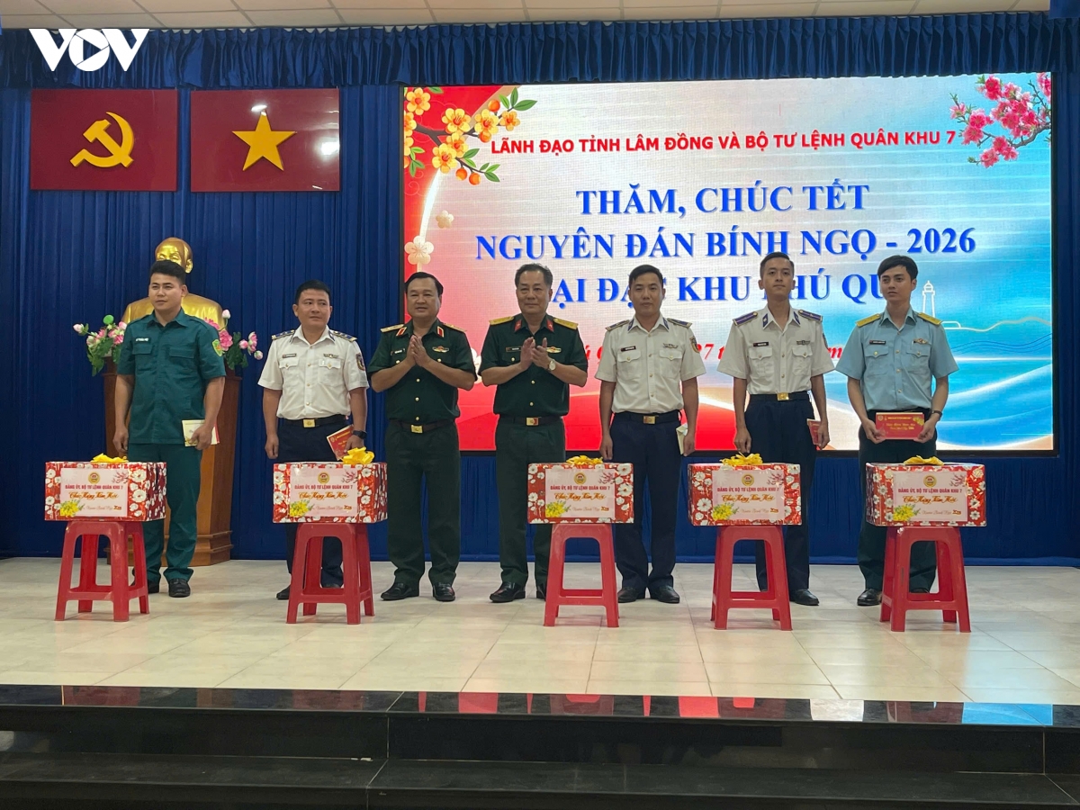 bi thu tinh uy lam Dong tham, chuc tet tai Dac khu phu quy hinh anh 3
