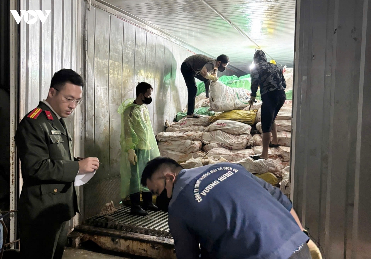 thu giu hon 60 tan long lon khong ro nguon goc hinh anh 1