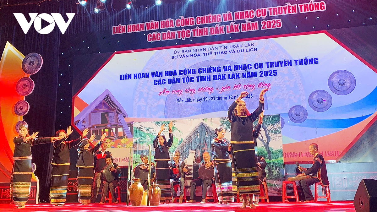 Độc đáo điệu múa mời rượu của người Êđê