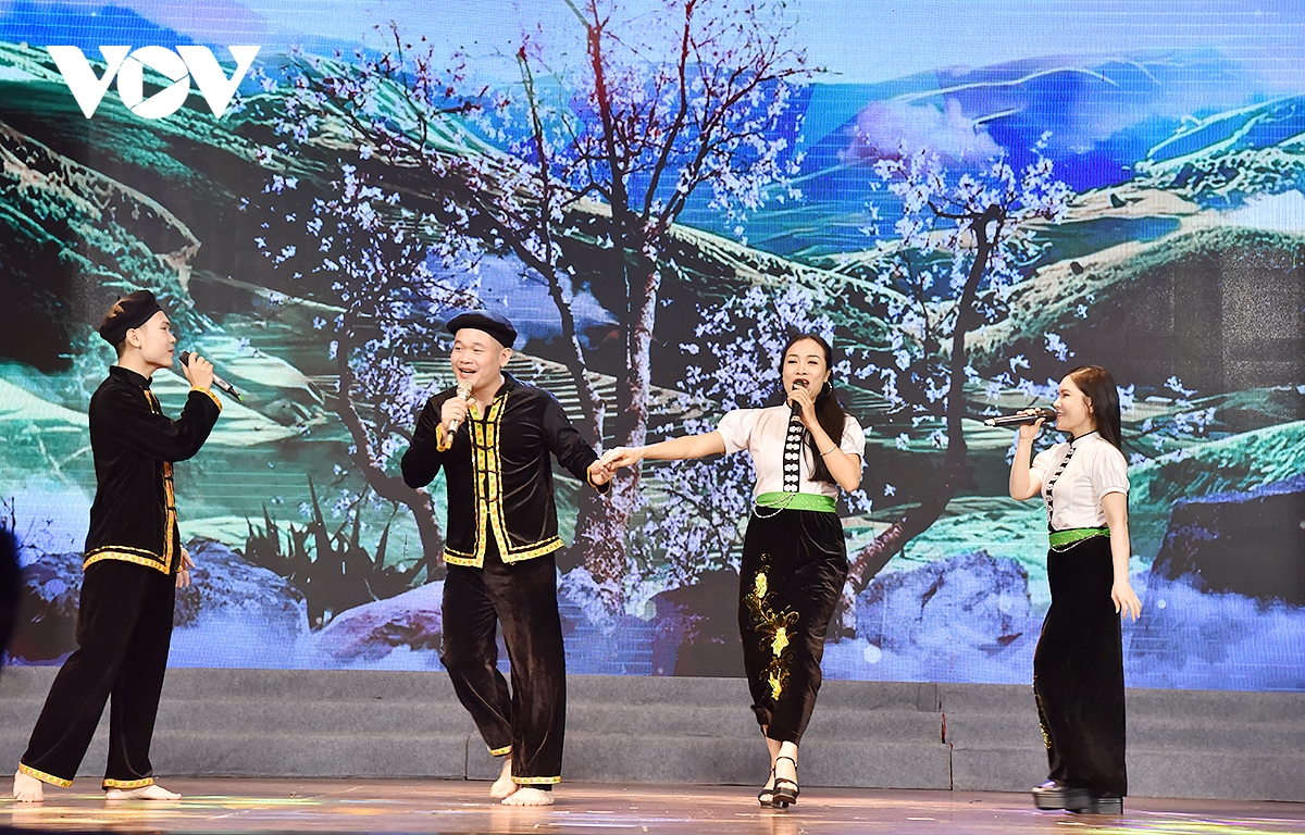 voi Dang ven toan niem tin yeu Am nhac vov dong hanh cung van menh dat nuoc hinh anh 4