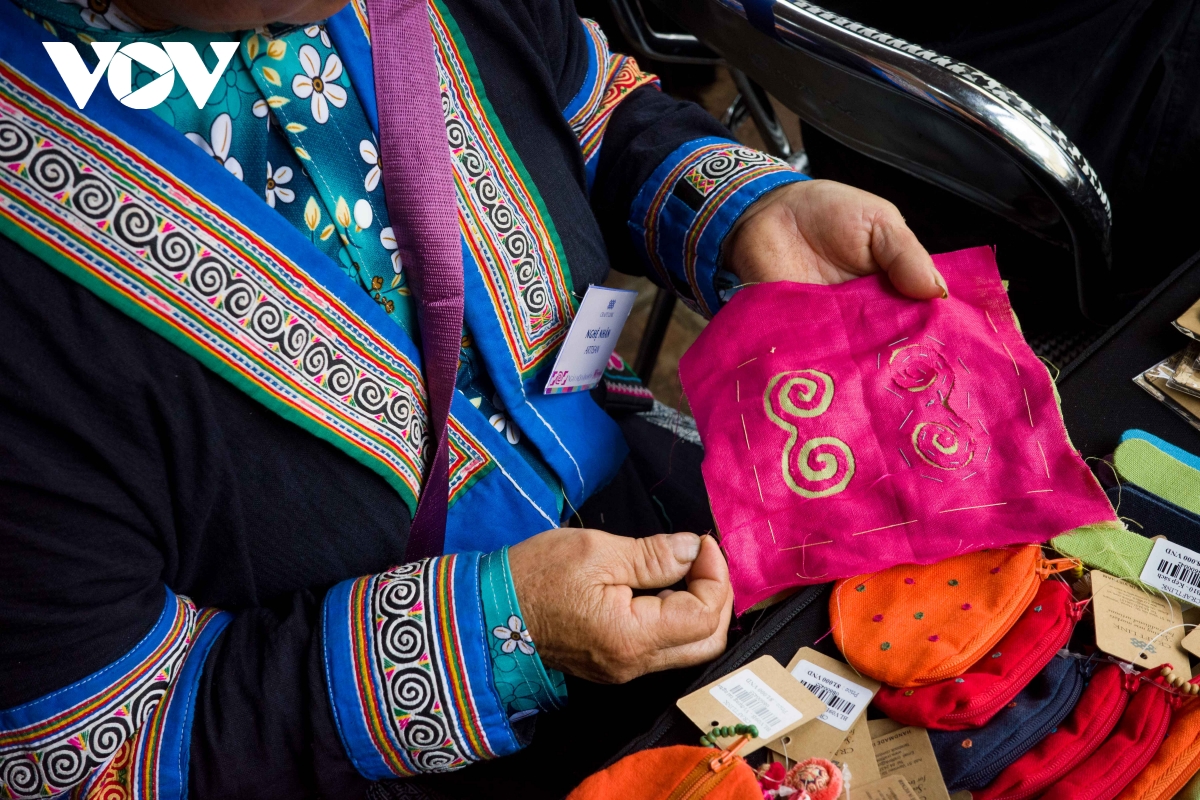 det tinh yeu van hoa dan toc tu nghe ve sap ong cua nguoi mong o Dien bien hinh anh 5