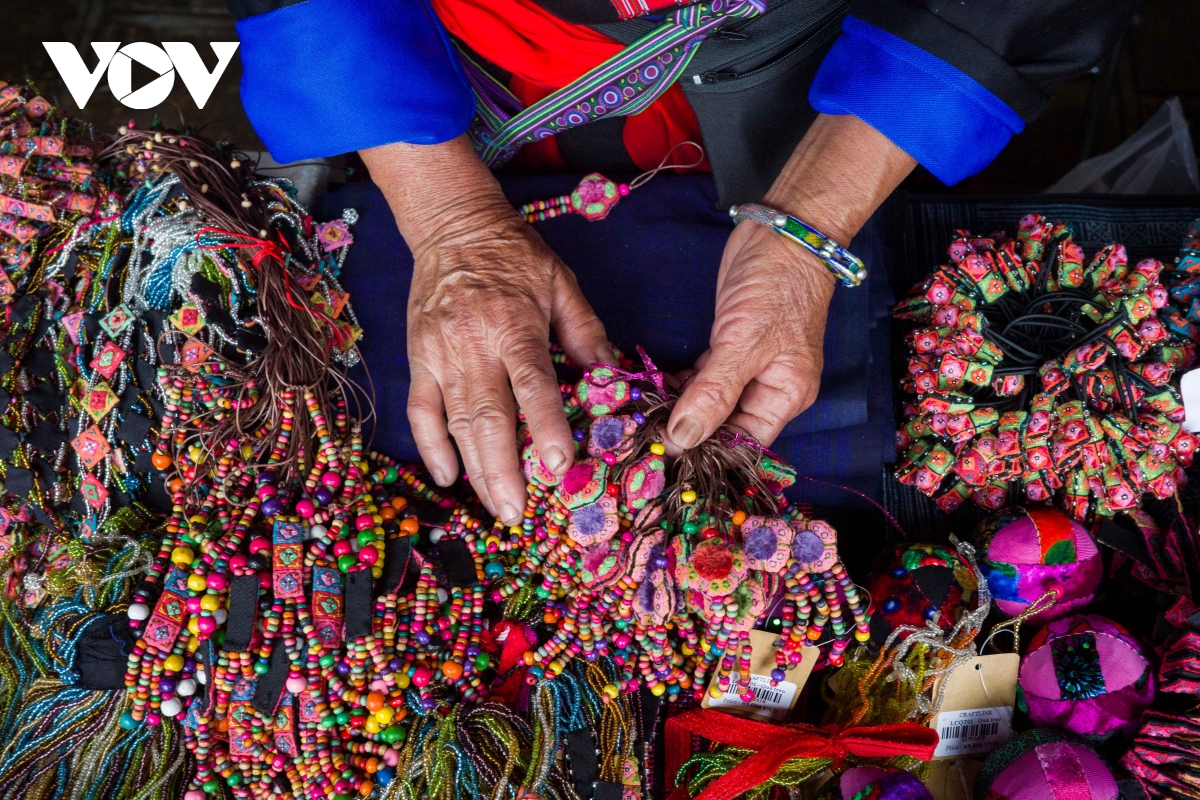 det tinh yeu van hoa dan toc tu nghe ve sap ong cua nguoi mong o Dien bien hinh anh 6