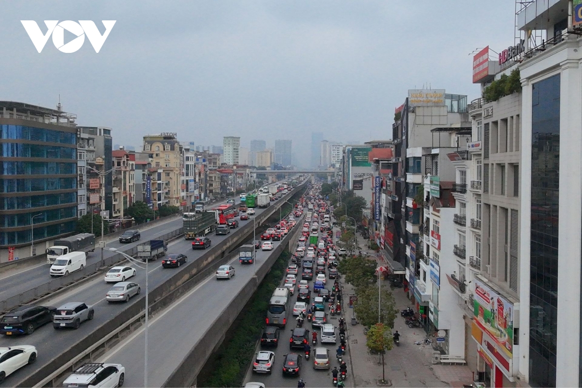 dong nguoi un un tro lai ha noi sau ky nghi tet duong lich 2026 hinh anh 11