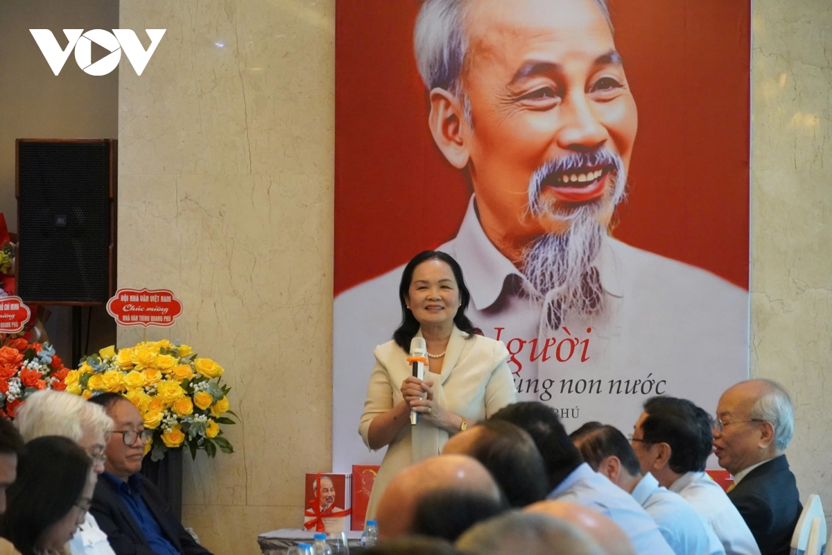 cuon sach ve hanh trinh truoc khi bac ho ra di tim duong cuu nuoc hinh anh 2