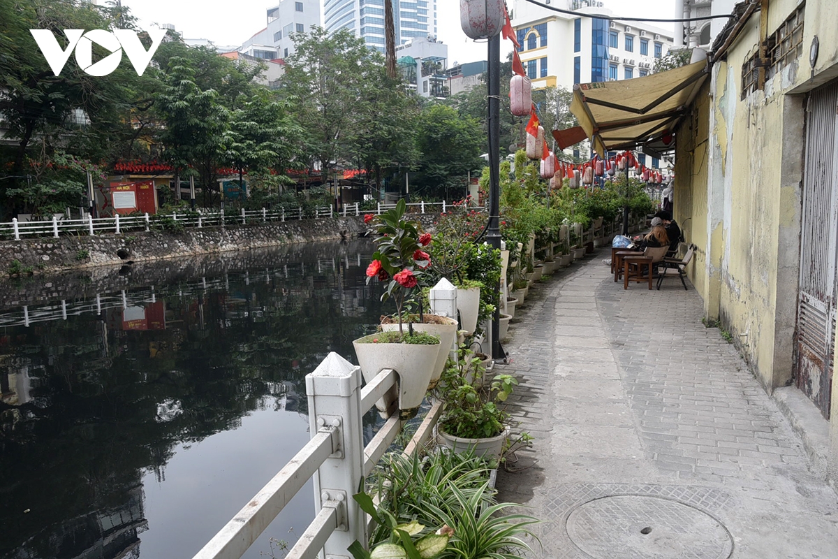 muong nuoc van o nhiem sau khi du an thu gom nuoc thai ho truc bach hoan thanh hinh anh 9