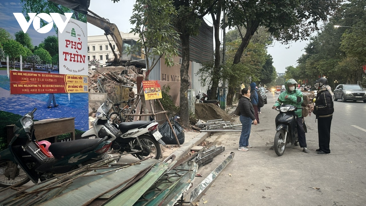 thao do cong trinh, giai phong mat bang khu vuc phia Dong ho hoan kiem hinh anh 1