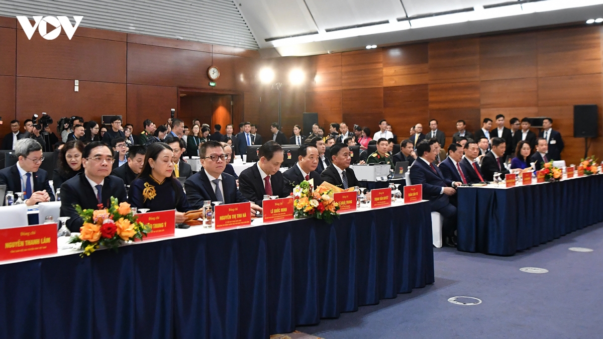 lanh dao Dang, nha nuoc tham quan trien lam va le phat hanh tem chao mung Dai hoi hinh anh 7