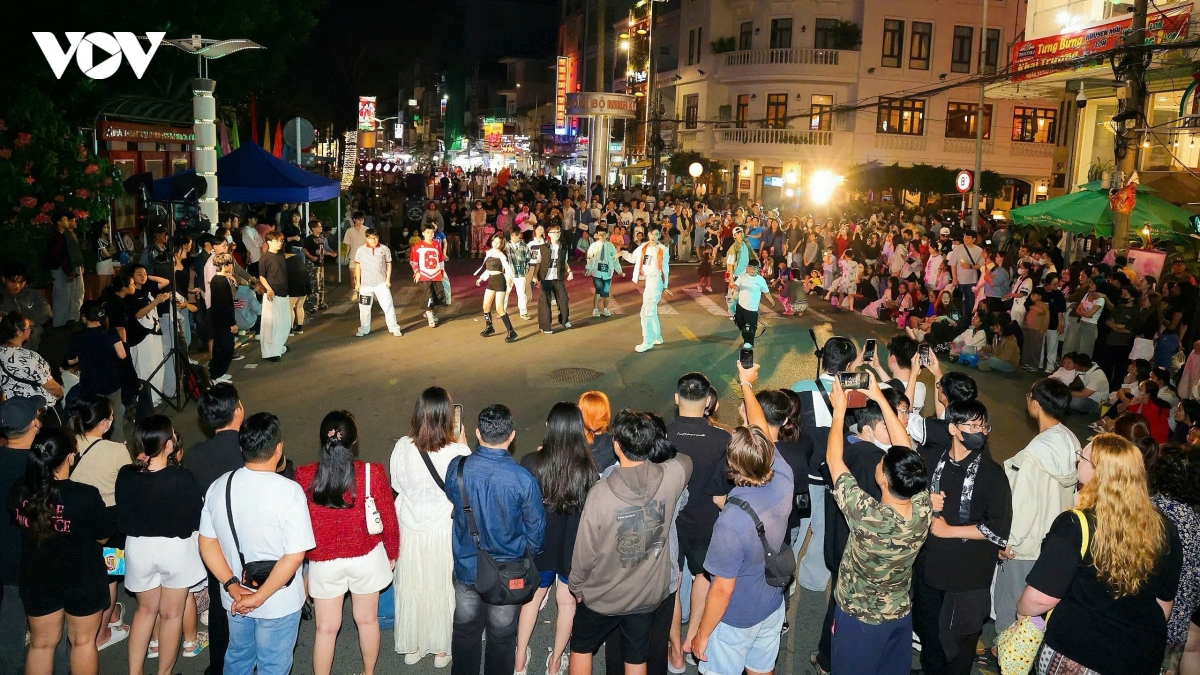 van hoa ve dem tai sinh ngoan muc tai pho di bo ninh kieu hinh anh 6
