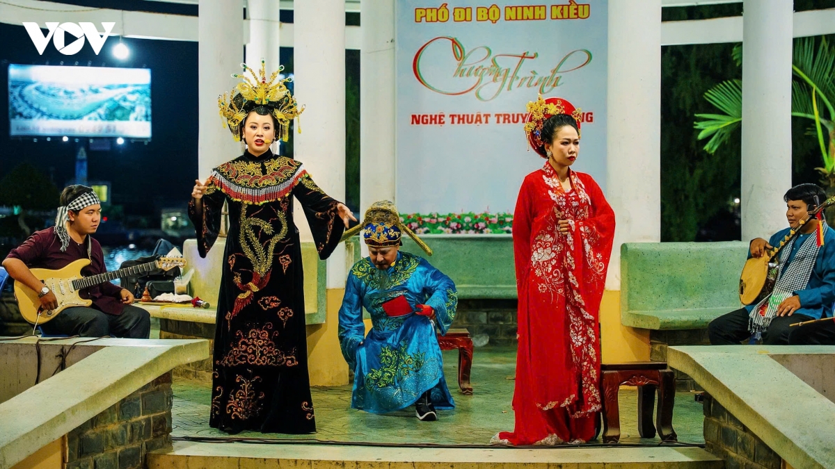 van hoa ve dem tai sinh ngoan muc tai pho di bo ninh kieu hinh anh 1