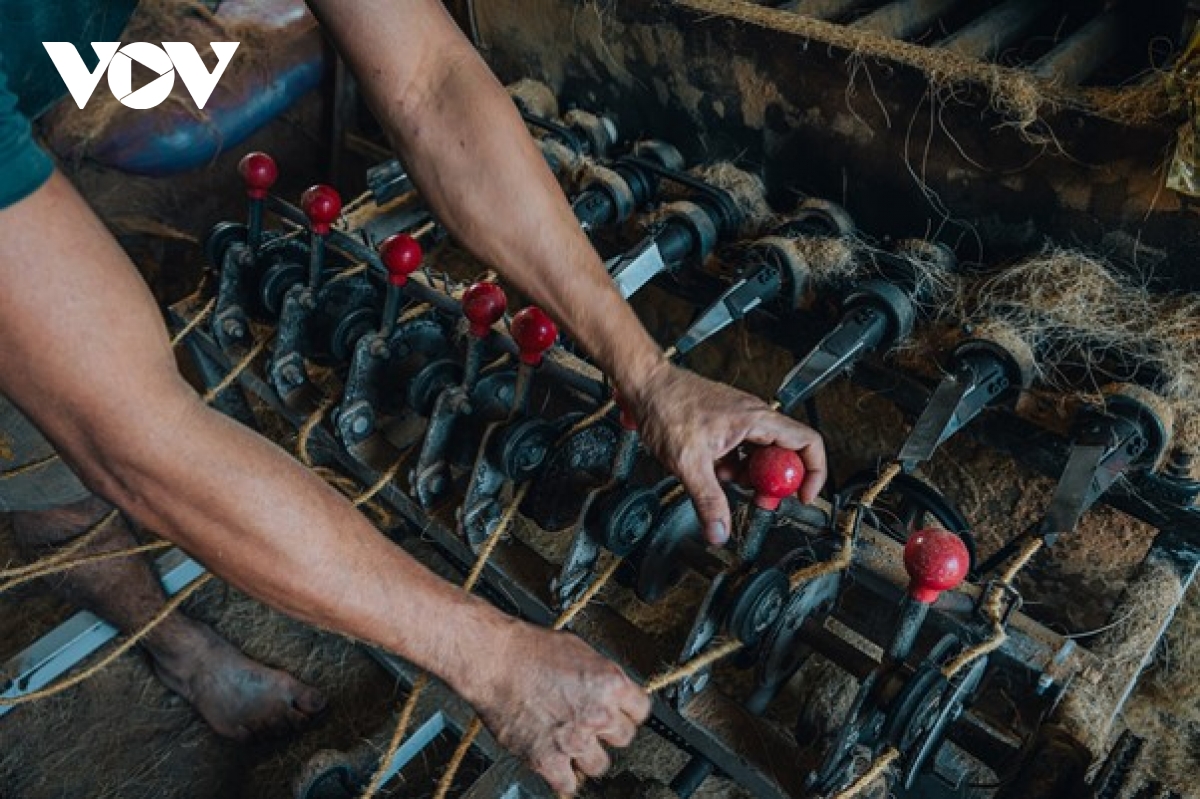 can canh lang nghe chi xo dua an thanh ben dong song thom hinh anh 10