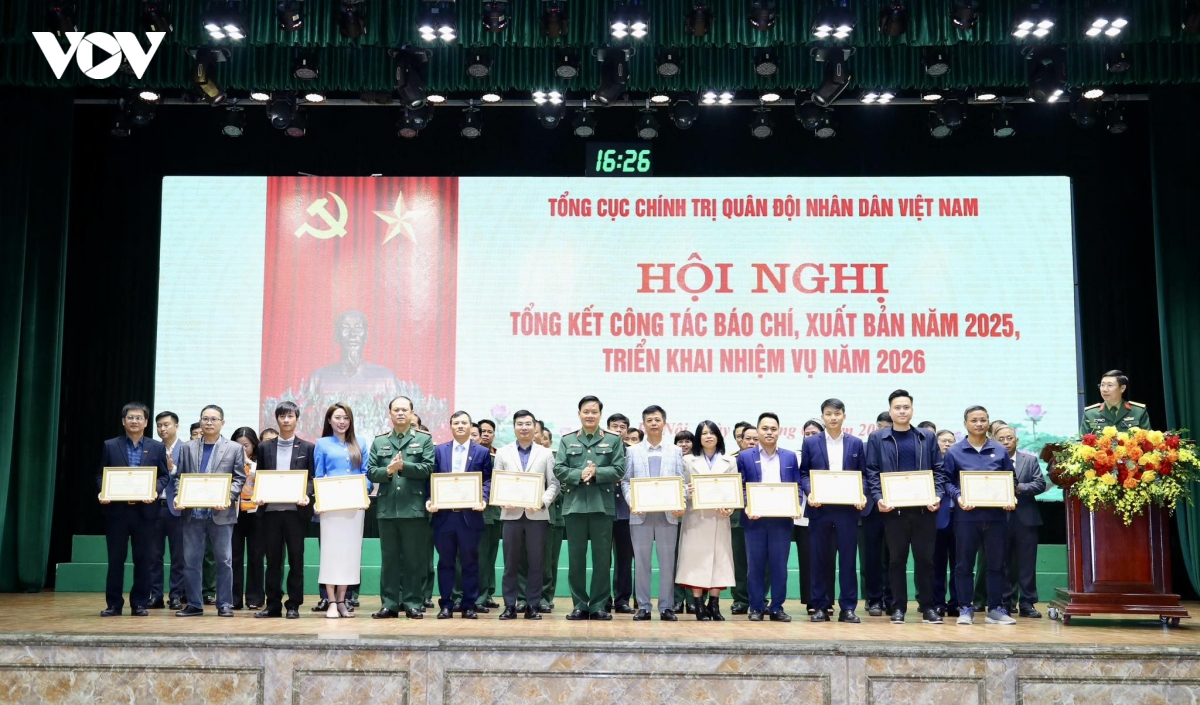 bao chi gop phan giu vung tran dia tu tuong trong quan doi hinh anh 3