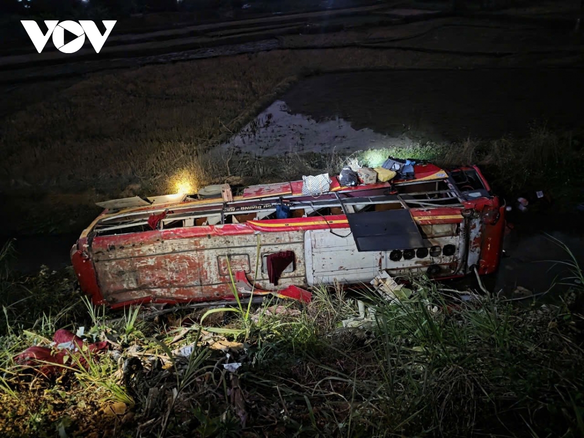 11 nguoi bi thuong trong vu xe khach lat nghieng tren quoc lo 37 hinh anh 2