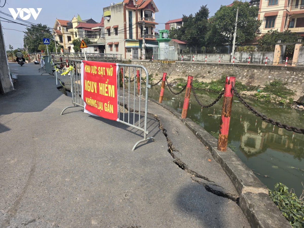 sat lo nghiem trong bo huu song pheo de doa an toan khu dan cu hinh anh 4