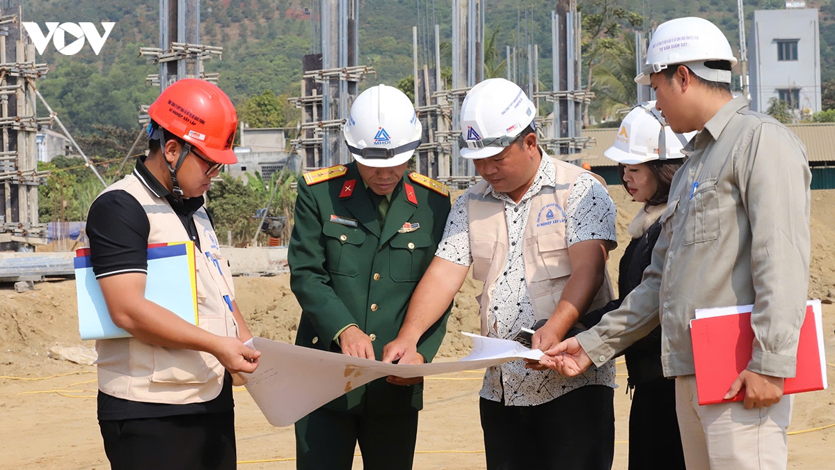 tren cong truong xay truong hoc lien cap vung bien son la hinh anh 2