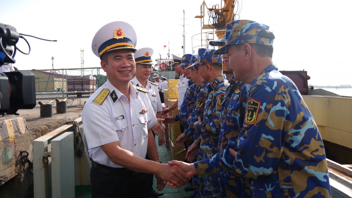 hai doan 129 tham va chuc tet quan dan dac khu truong sa hinh anh 3