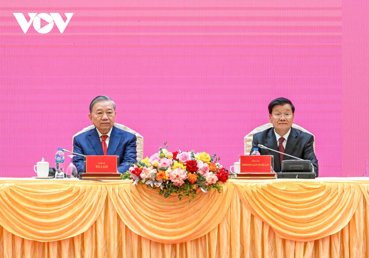 Tổng Bí thư Thongloun Sisoulith thông báo kết quả Đại hội XII của Đảng NDCM Lào