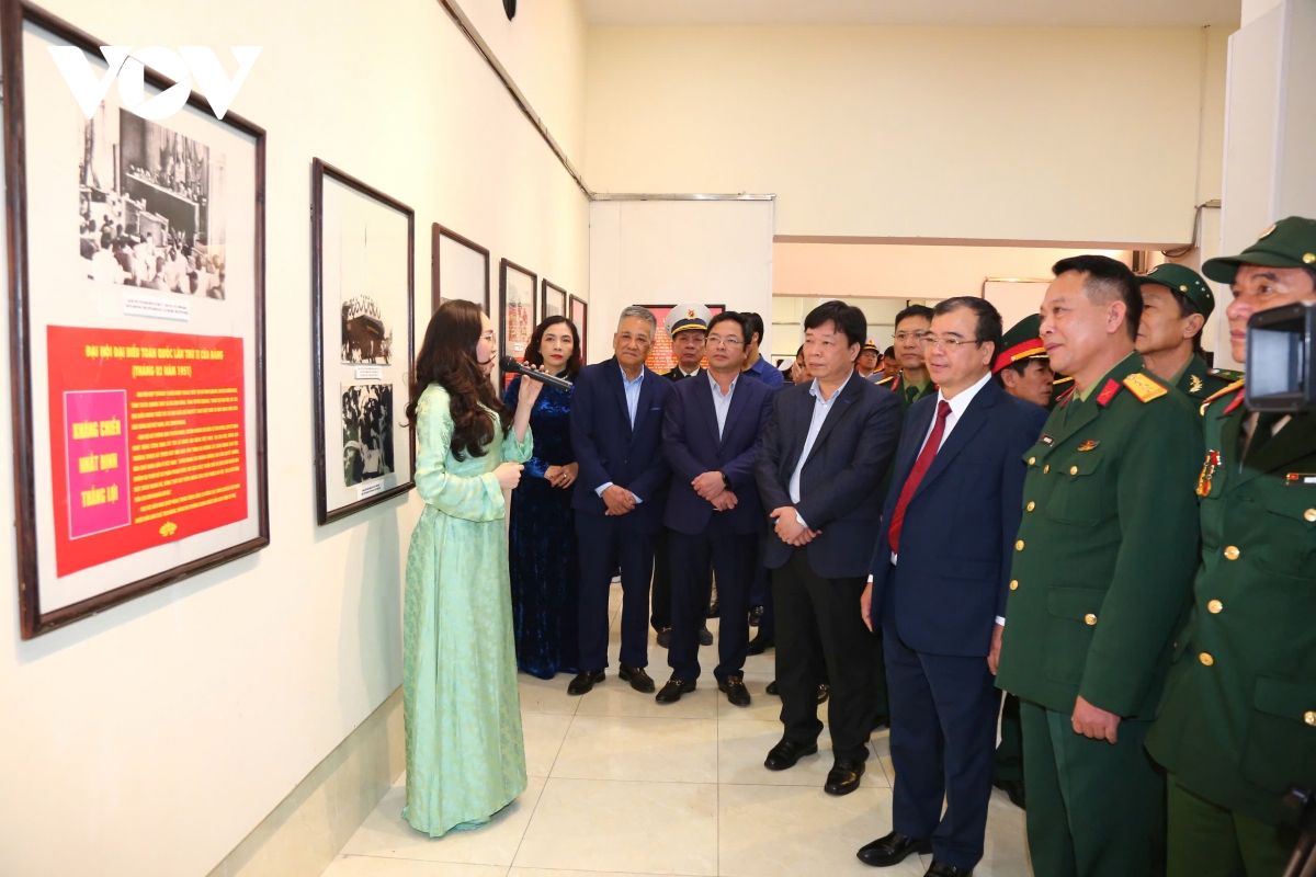 trien lam Dang cong san viet nam qua cac ky Dai hoi hinh anh 2