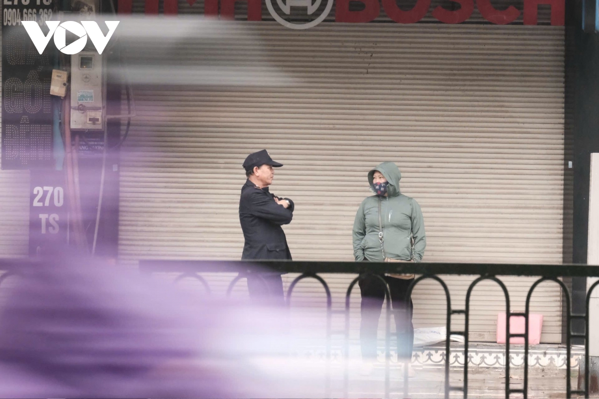 ha noi lanh sau, nguoi lao dong nhom lua ngoai via he de chong ret hinh anh 14